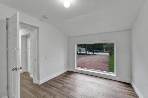 Commercial property in Miami Beach, Florida № 2089461 - photo 7