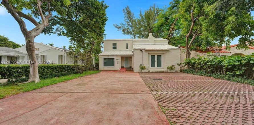 Commercial property in Miami Beach, Florida № 2089461