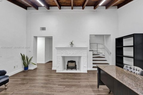 Commercial property in Miami Beach, Florida № 2089461 - photo 17
