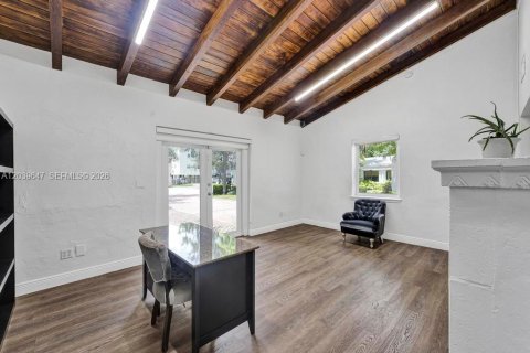 Commercial property in Miami Beach, Florida № 2089461 - photo 16