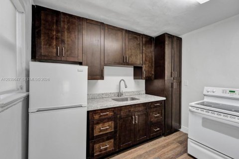 Commercial property in Miami Beach, Florida № 2089461 - photo 10