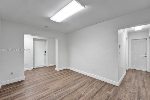 Commercial property in Miami Beach, Florida № 2089461 - photo 6