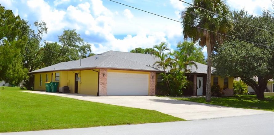 Casa en Port Charlotte, Florida 3 dormitorios, 192.31 m2 № 1911185