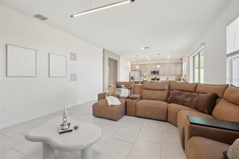 Casa en venta en Apopka, Florida, 4 dormitorios, 258.36 m2 № 2120682 - foto 12