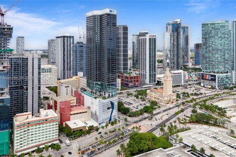 Condo in Miami, Florida, 1 bedroom  № 1943882 - photo 1
