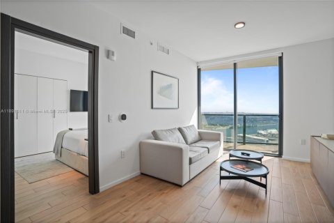Condo in Miami, Florida, 1 bedroom  № 1943882 - photo 5
