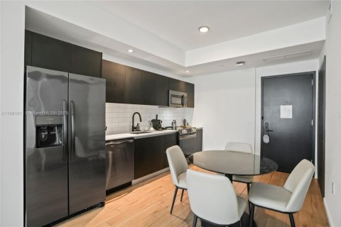 Condo in Miami, Florida, 1 bedroom  № 1943882 - photo 11