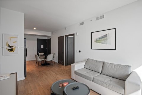 Condo in Miami, Florida, 1 bedroom  № 1943882 - photo 17