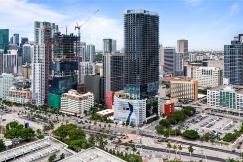 Condo in Miami, Florida, 1 bedroom  № 1943882 - photo 3