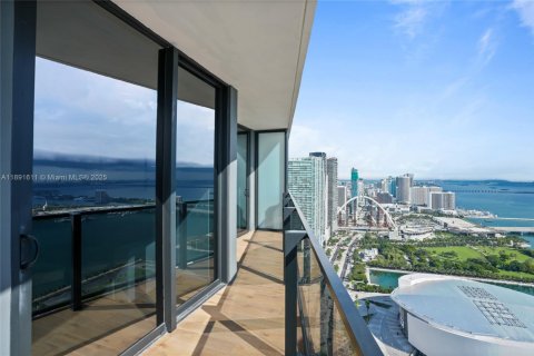 Condo in Miami, Florida, 1 bedroom  № 1943882 - photo 20