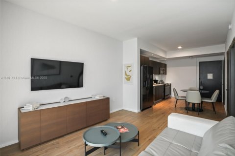 Condo in Miami, Florida, 1 bedroom  № 1943882 - photo 16