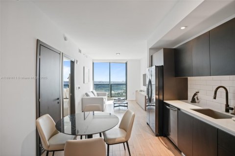 Condo in Miami, Florida, 1 bedroom  № 1943882 - photo 13