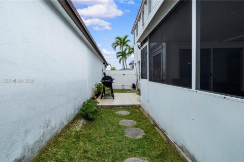 Villa ou maison à vendre à Miami, Floride: 3 chambres, 148.27 m2 № 2068097 - photo 25