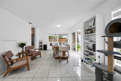 Villa ou maison à vendre à Miami, Floride: 3 chambres, 148.27 m2 № 2068097 - photo 10