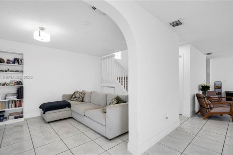 Villa ou maison à vendre à Miami, Floride: 3 chambres, 148.27 m2 № 2068097 - photo 4
