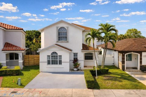 Villa ou maison à vendre à Miami, Floride: 3 chambres, 148.27 m2 № 2068097 - photo 2