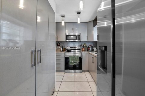 Villa ou maison à vendre à Miami, Floride: 3 chambres, 148.27 m2 № 2068097 - photo 15