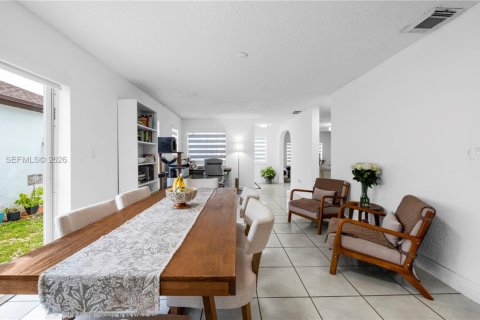 Villa ou maison à vendre à Miami, Floride: 3 chambres, 148.27 m2 № 2068097 - photo 13