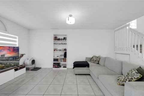 Villa ou maison à vendre à Miami, Floride: 3 chambres, 148.27 m2 № 2068097 - photo 5