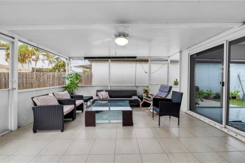 Villa ou maison à vendre à Miami, Floride: 3 chambres, 148.27 m2 № 2068097 - photo 23