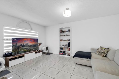 Villa ou maison à vendre à Miami, Floride: 3 chambres, 148.27 m2 № 2068097 - photo 6
