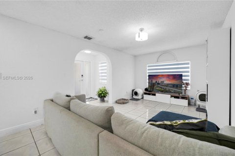 Villa ou maison à vendre à Miami, Floride: 3 chambres, 148.27 m2 № 2068097 - photo 7