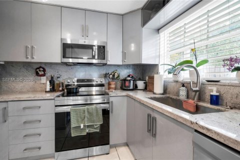 Villa ou maison à vendre à Miami, Floride: 3 chambres, 148.27 m2 № 2068097 - photo 20