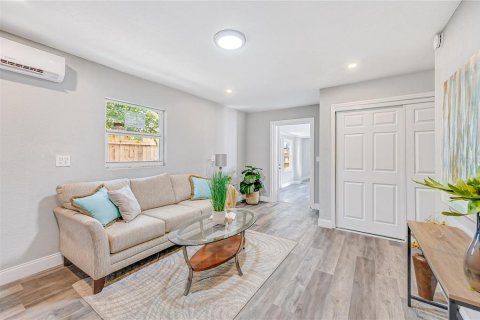 Casa en venta en Saint Petersburg, Florida, 4 dormitorios, 159.98 m2 № 1541796 - foto 12