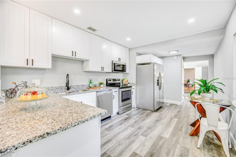 Casa en venta en Saint Petersburg, Florida, 4 dormitorios, 159.98 m2 № 1541796 - foto 6