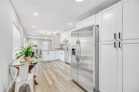 Casa en venta en Saint Petersburg, Florida, 4 dormitorios, 159.98 m2 № 1541796 - foto 10