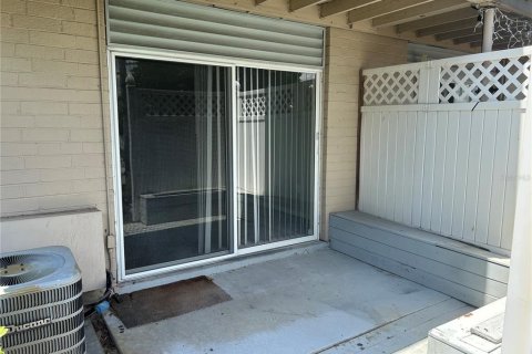 Condo in Winter Park, Florida, 2 bedrooms  № 2208749 - photo 15