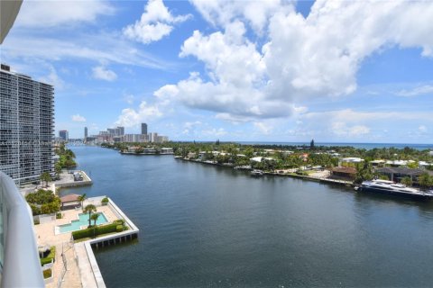 Condo in Aventura, Florida, 4 bedrooms  № 1799427 - photo 19