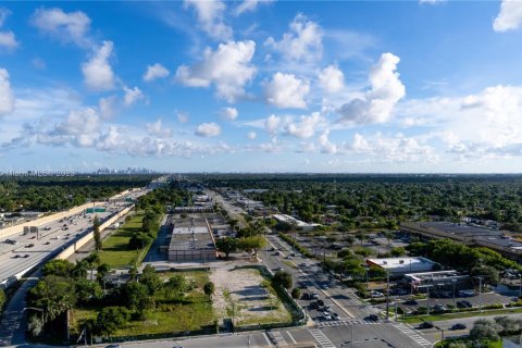 Commercial property in Miami, Florida № 1892818 - photo 5