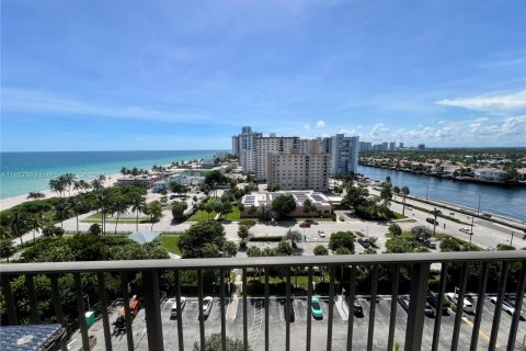 Condominio en venta en Hollywood, Florida, 2 dormitorios, 145.86 m2 № 1360227 - foto 9