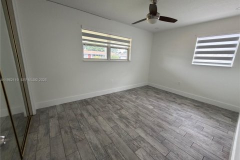 Villa ou maison à vendre à Pembroke Pines, Floride: 2 chambres, 85.47 m2 № 2024822 - photo 7