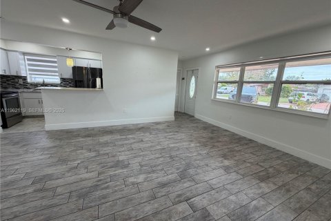 Villa ou maison à vendre à Pembroke Pines, Floride: 2 chambres, 85.47 m2 № 2024822 - photo 4