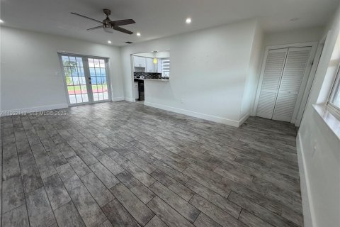 Villa ou maison à vendre à Pembroke Pines, Floride: 2 chambres, 85.47 m2 № 2024822 - photo 8