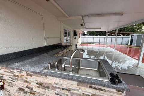 Villa ou maison à vendre à Pembroke Pines, Floride: 2 chambres, 85.47 m2 № 2024822 - photo 12