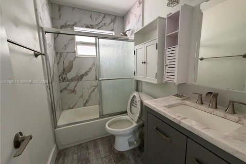 Villa ou maison à vendre à Pembroke Pines, Floride: 2 chambres, 85.47 m2 № 2024822 - photo 9