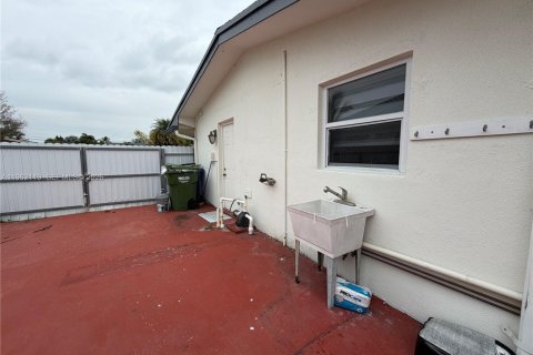 Villa ou maison à vendre à Pembroke Pines, Floride: 2 chambres, 85.47 m2 № 2024822 - photo 15