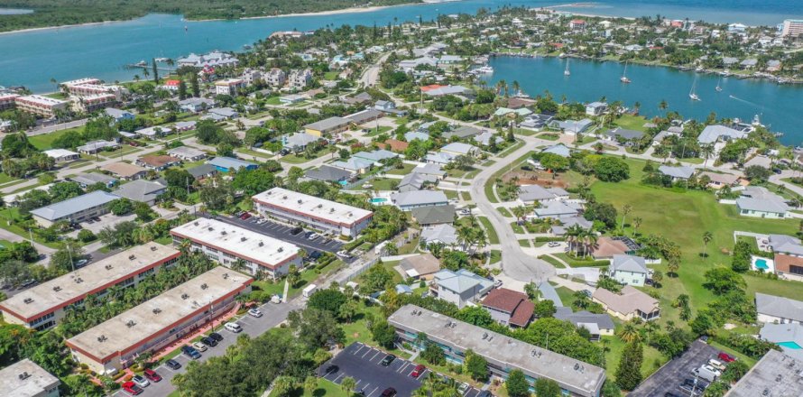 Condominio en St. Lucie, Florida, 2 dormitorios № 2245886