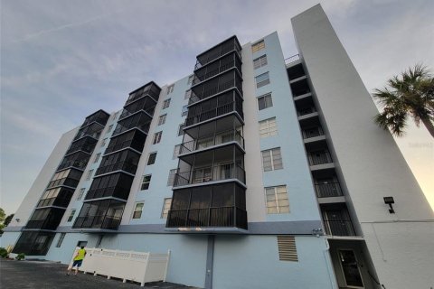 Condominio en alquiler en Bradenton, Florida, 2 dormitorios, 87.33 m2 № 2284199 - foto 2
