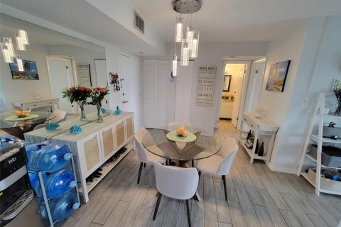 Condominio en alquiler en Bradenton, Florida, 2 dormitorios, 87.33 m2 № 2284199 - foto 13