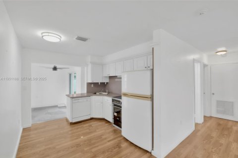 Купить виллу или дом в Майами-Гарденс, Флорида 3 спальни, 108.51м2, № 1989616 - фото 12