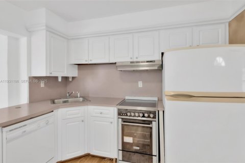 Купить виллу или дом в Майами-Гарденс, Флорида 3 спальни, 108.51м2, № 1989616 - фото 15