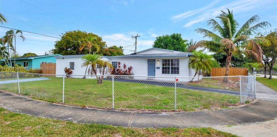 Дом в Майами-Гарденс, Флорида 3 спальни, 108.51м2 № 1989616