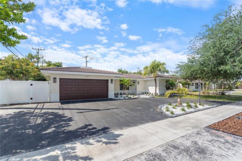 House in Fort Lauderdale, Florida 5 bedrooms, 212.65 sq.m. № 2300359