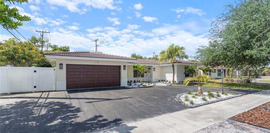 Villa ou maison à Fort Lauderdale, Floride 5 chambres, 212.65 m2 № 2300359