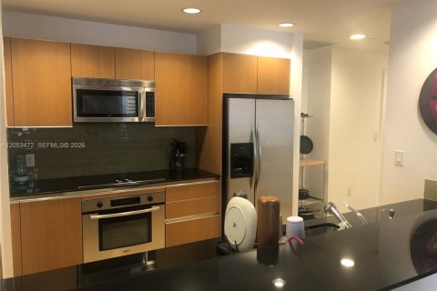 Condo in Miami, Florida, 1 bedroom № 2185973 - photo 3