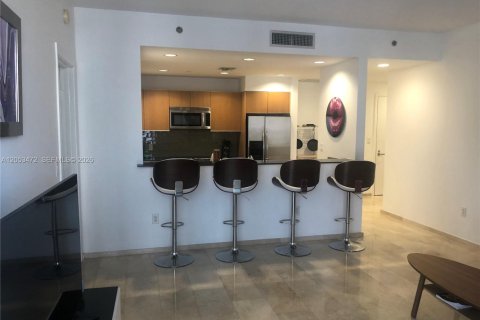 Condo in Miami, Florida, 1 bedroom № 2185973 - photo 6
